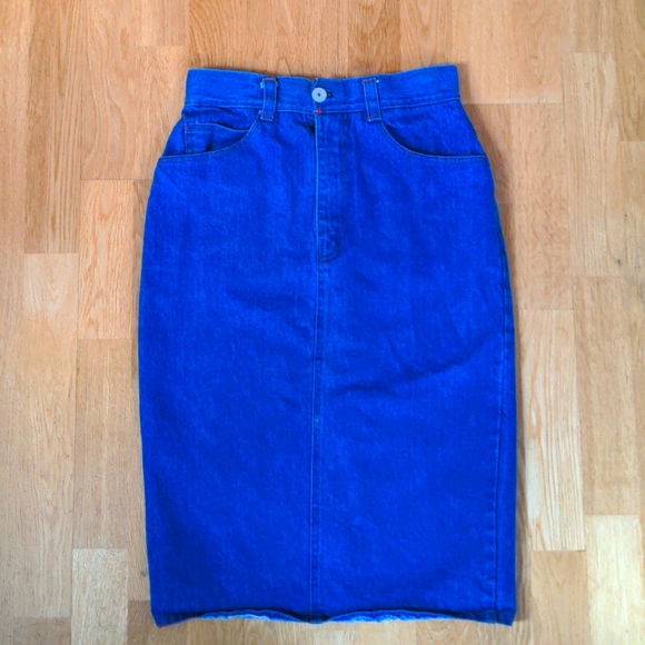 VINTAGE Snoopy Jean Skirt, size small - Picture 2 of 5